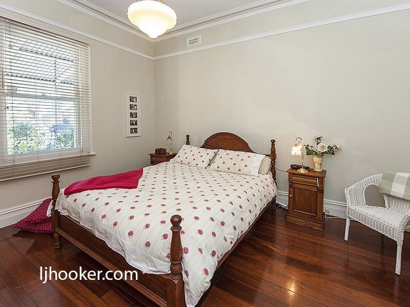 8 Temple Street, Victoria Park WA 6100