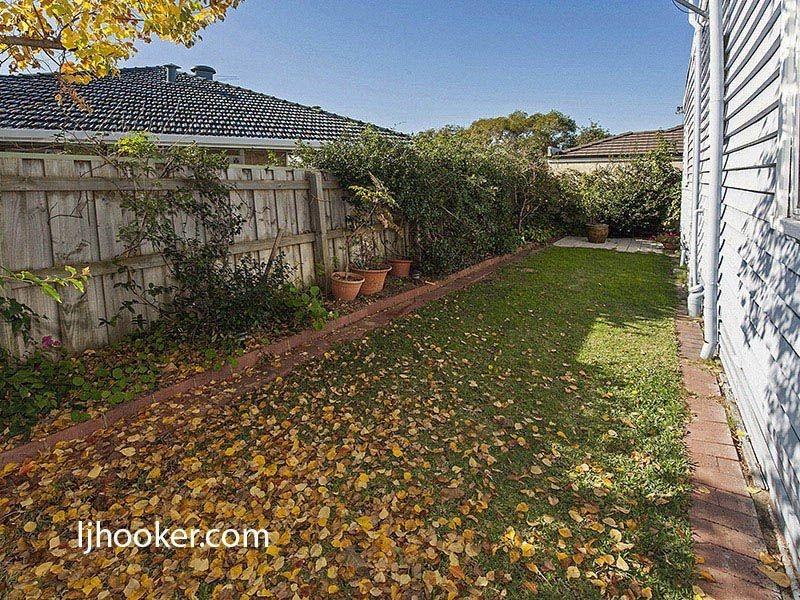 8 Temple Street, Victoria Park WA 6100
