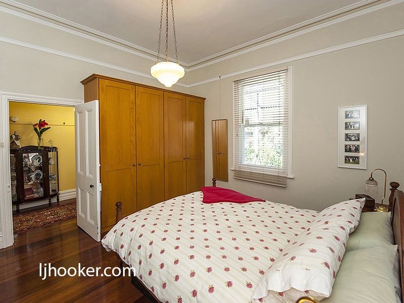 8 Temple Street, Victoria Park WA 6100