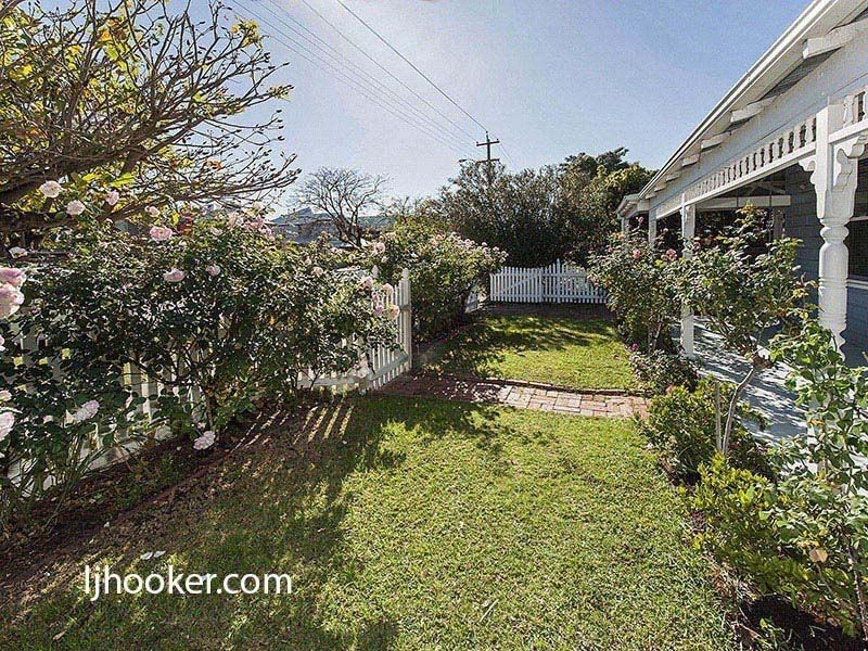 8 Temple Street, Victoria Park WA 6100