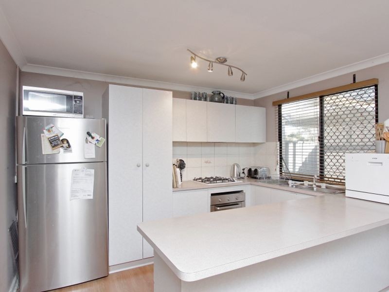 3/2 Ursuline Vista, Queens Park WA 6107