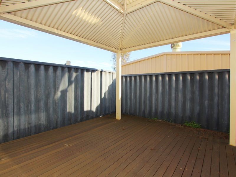 3/2 Ursuline Vista, Queens Park WA 6107