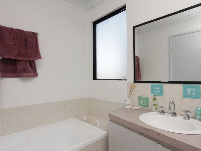 3/2 Ursuline Vista, Queens Park WA 6107