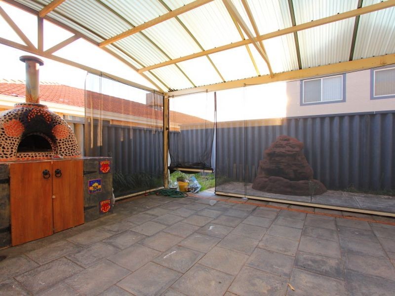 3/2 Ursuline Vista, Queens Park WA 6107