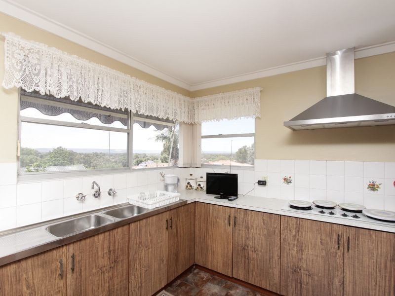 42 Stonehouse Crescent, Bentley WA 6102
