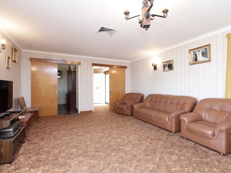 42 Stonehouse Crescent, Bentley WA 6102