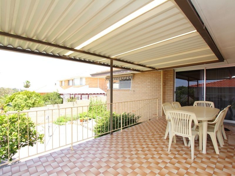 42 Stonehouse Crescent, Bentley WA 6102