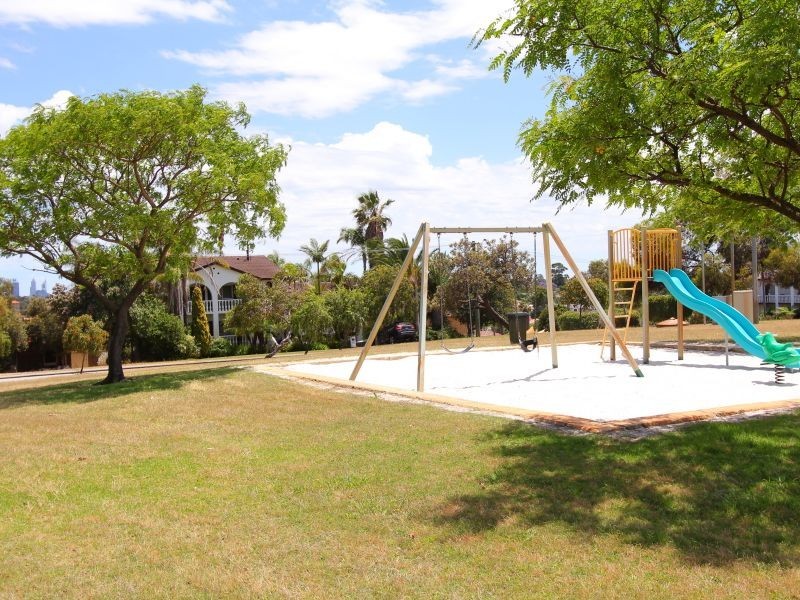 42 Stonehouse Crescent, Bentley WA 6102