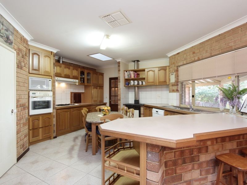 26 Winsor Road, Kalamunda WA 6076