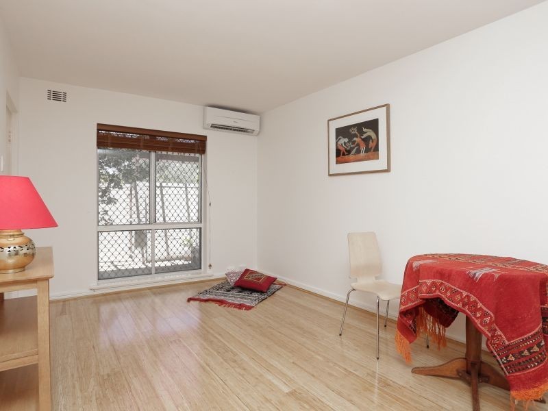 2/4 Comer Street, Como WA 6152