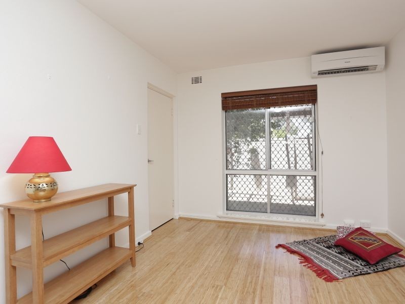 2/4 Comer Street, Como WA 6152