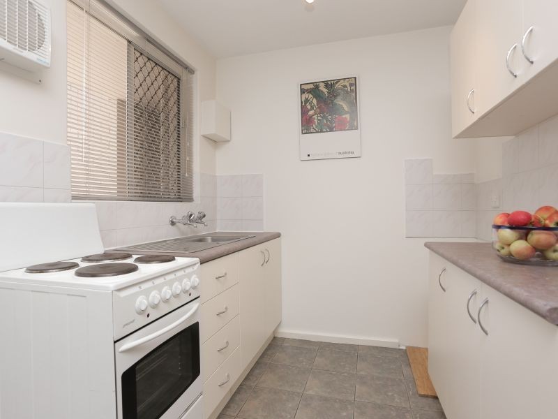 2/4 Comer Street, Como WA 6152
