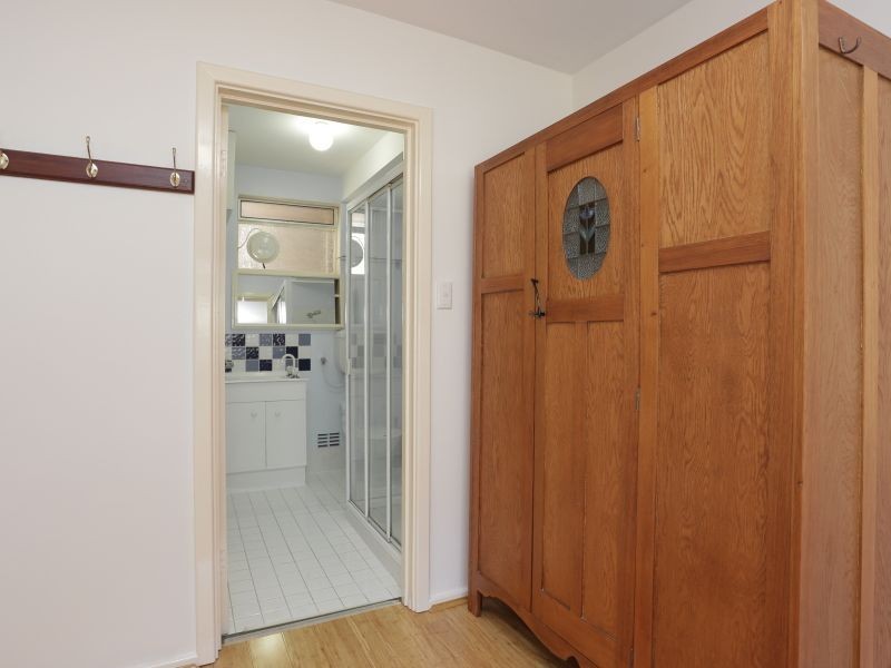 2/4 Comer Street, Como WA 6152