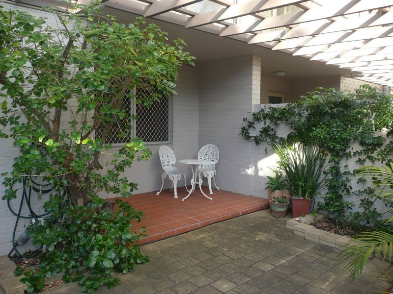 2/4 Comer Street, Como WA 6152