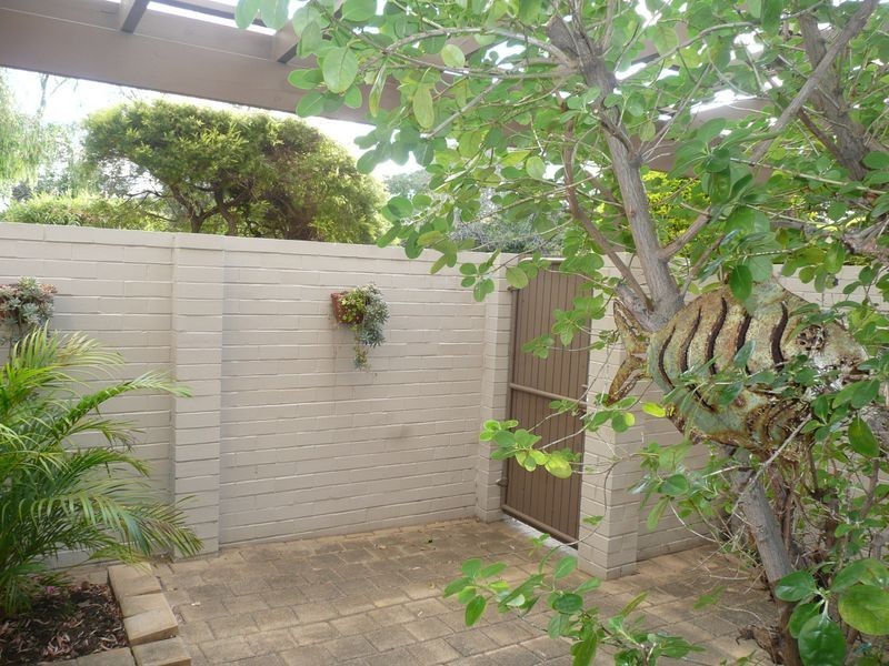 2/4 Comer Street, Como WA 6152