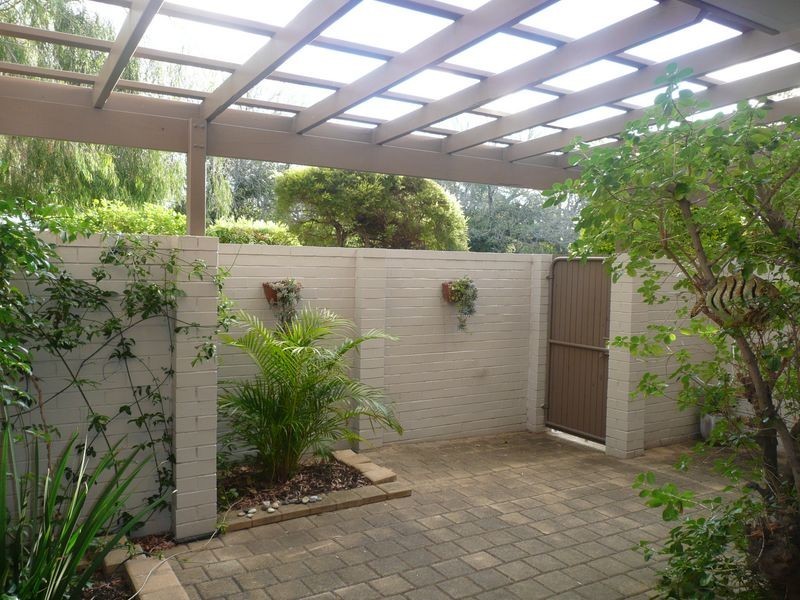 2/4 Comer Street, Como WA 6152