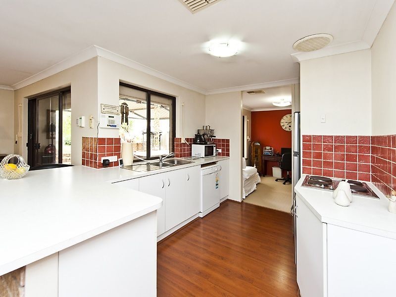 34 Bolderwood Drive, South Lake WA 6164