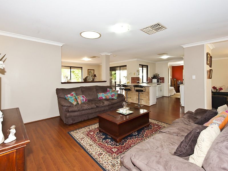 34 Bolderwood Drive, South Lake WA 6164