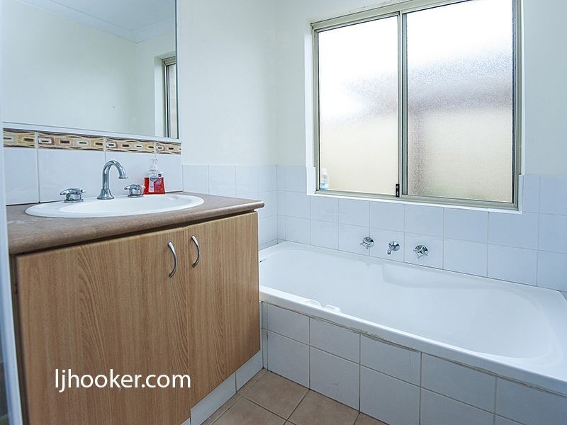 61 Cross Street, Queens Park WA 6107