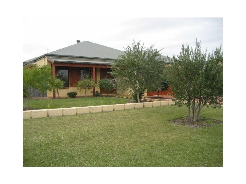 40 Lowan Loop, Karawara WA 6152