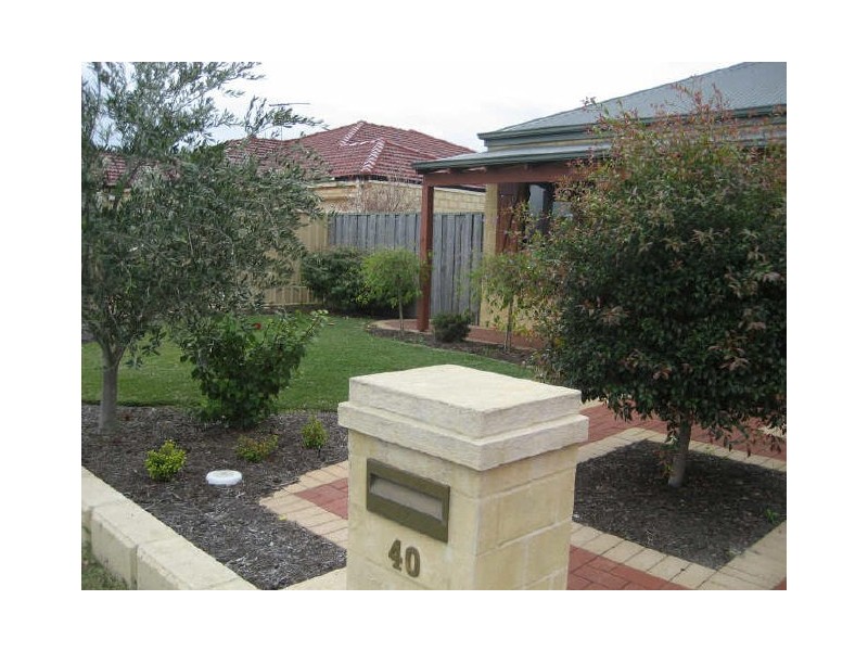 40 Lowan Loop, Karawara WA 6152
