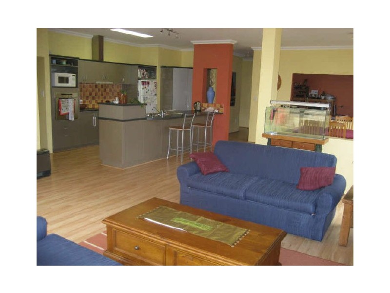 40 Lowan Loop, Karawara WA 6152