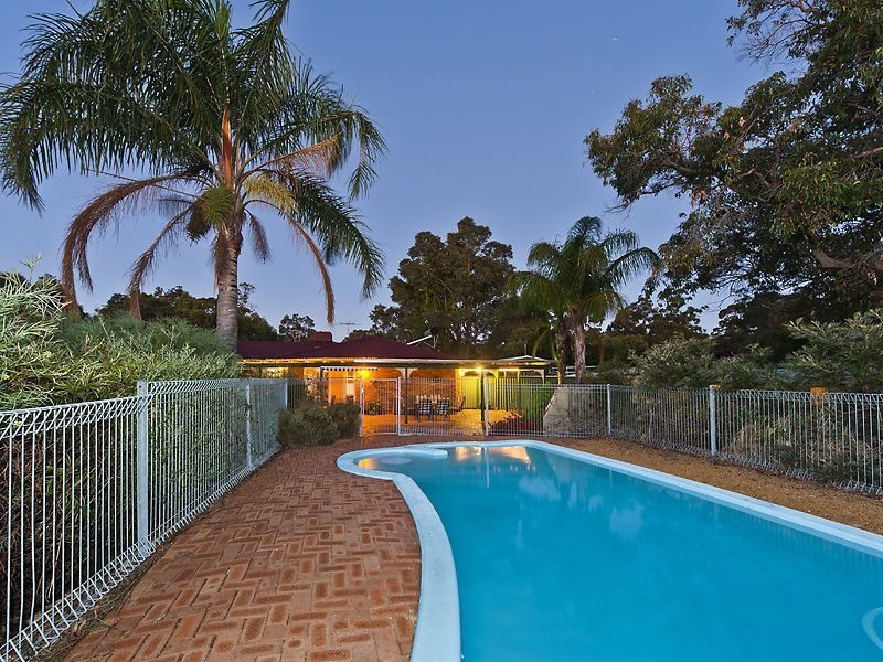 4 Grace Road, Kalamunda WA 6076