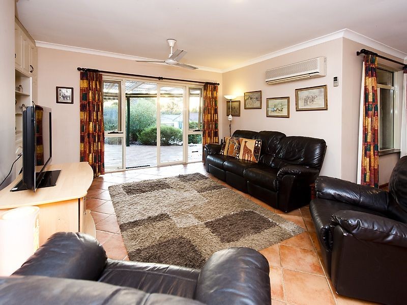 4 Grace Road, Kalamunda WA 6076