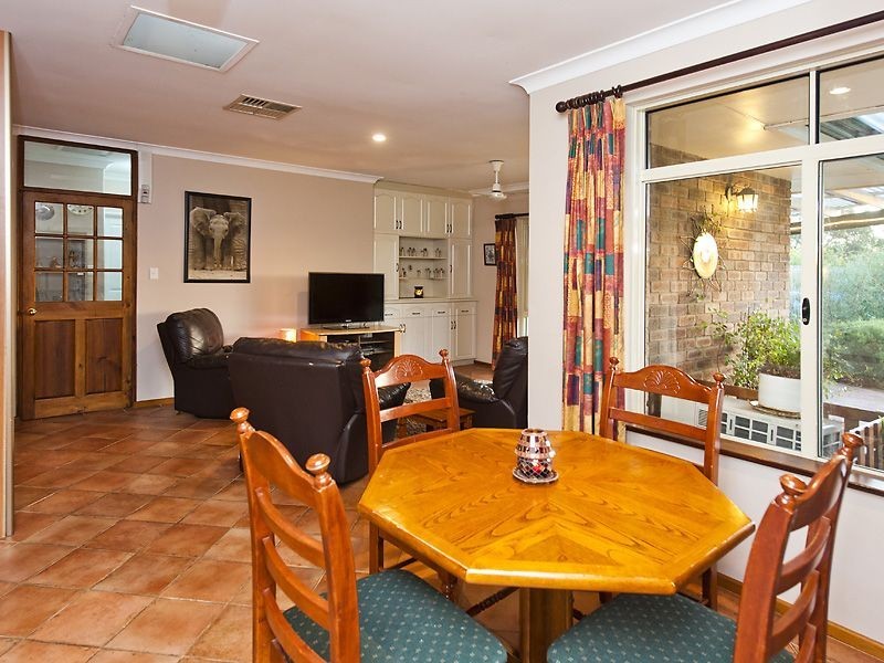 4 Grace Road, Kalamunda WA 6076