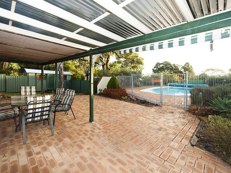 4 Grace Road, Kalamunda WA 6076