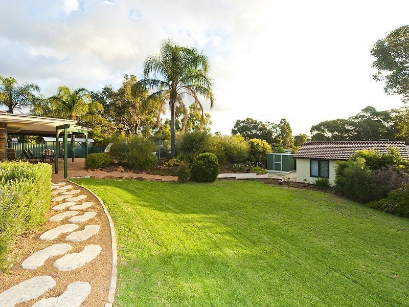 4 Grace Road, Kalamunda WA 6076