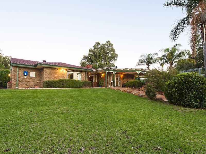 4 Grace Road, Kalamunda WA 6076