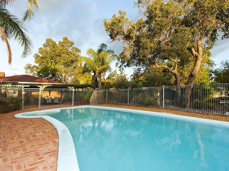 4 Grace Road, Kalamunda WA 6076