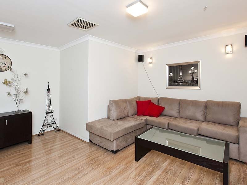 18 Orchard Road, South Lake WA 6164