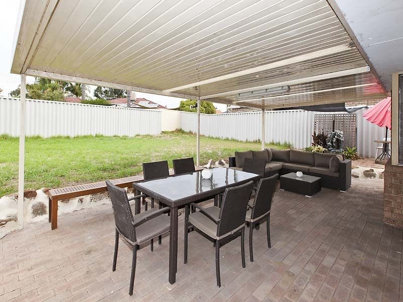 18 Orchard Road, South Lake WA 6164