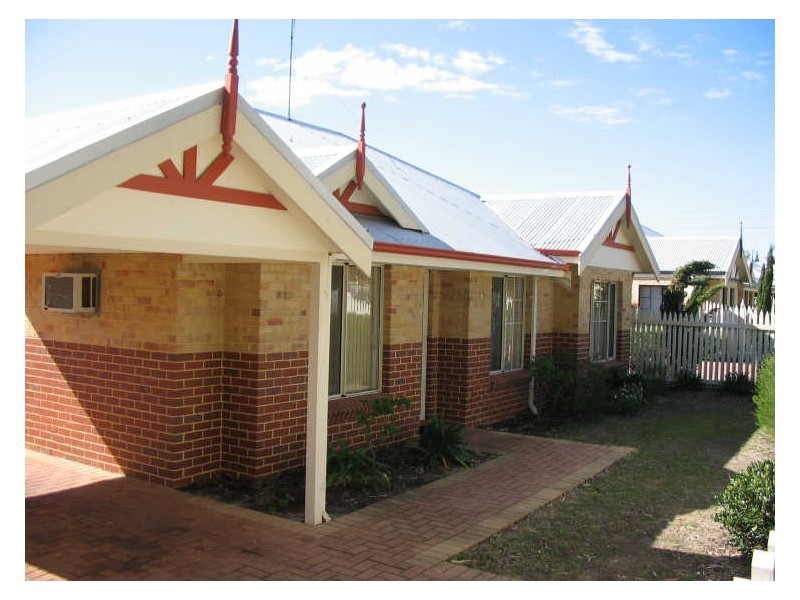 1/32 Holmesdale Road, Baskerville WA 6056