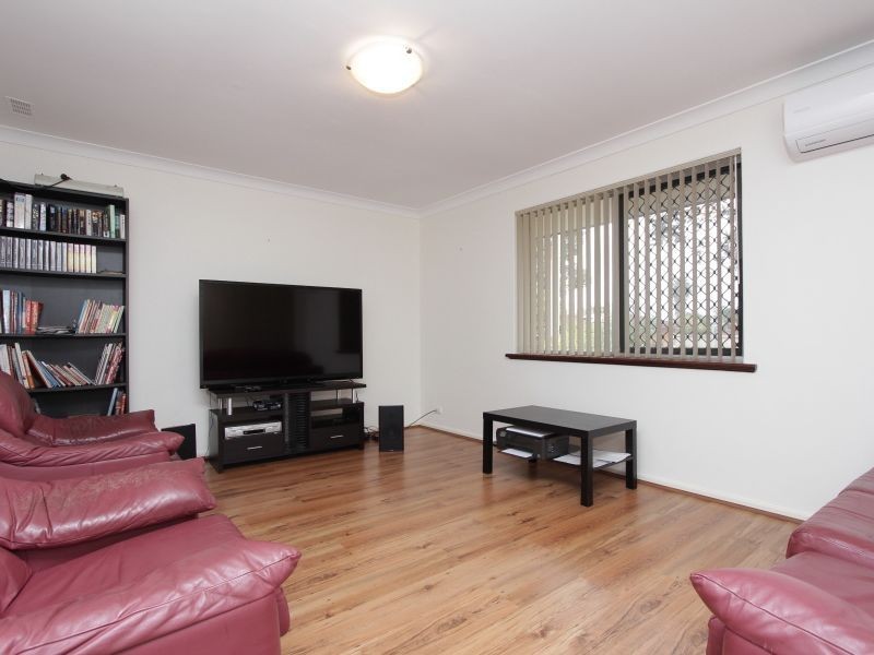 1 Hove Court, Forrestfield WA 6058