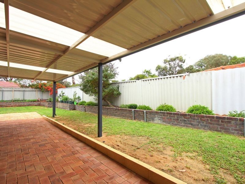 1 Hove Court, Forrestfield WA 6058