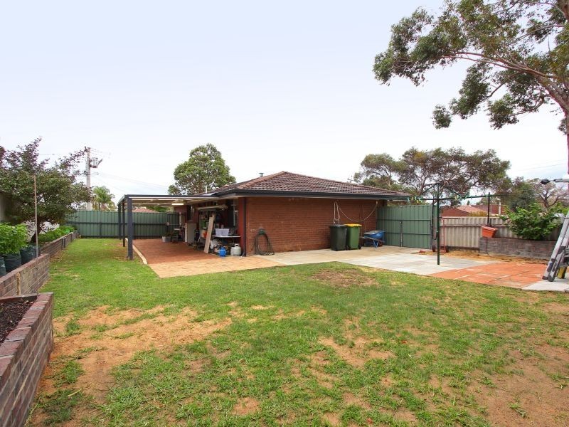 1 Hove Court, Forrestfield WA 6058