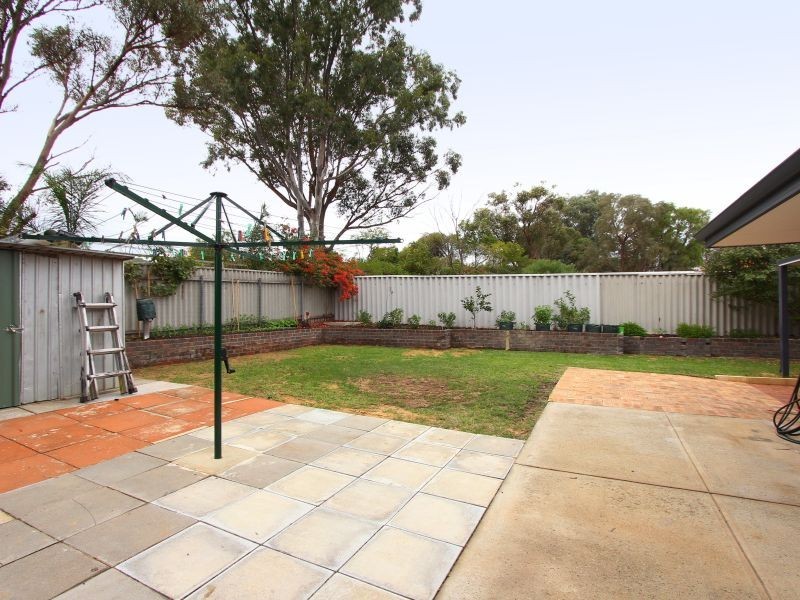1 Hove Court, Forrestfield WA 6058