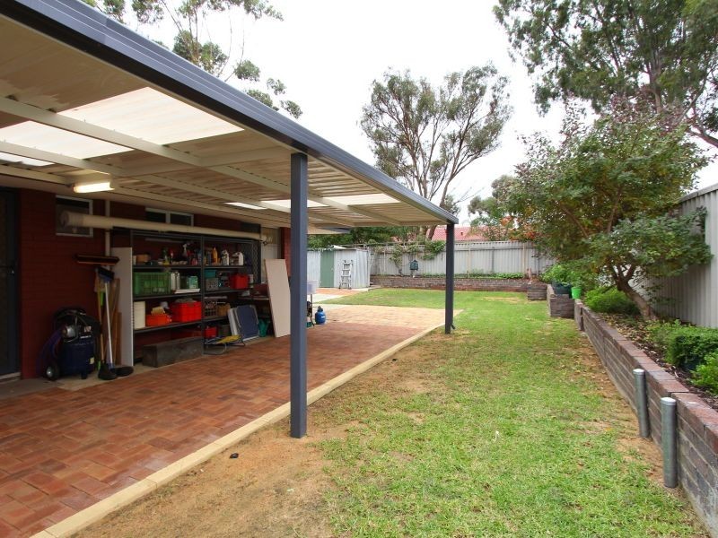 1 Hove Court, Forrestfield WA 6058