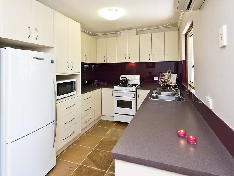 9 Balaka Way, Queens Park WA 6107