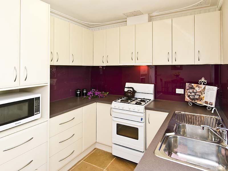 9 Balaka Way, Queens Park WA 6107