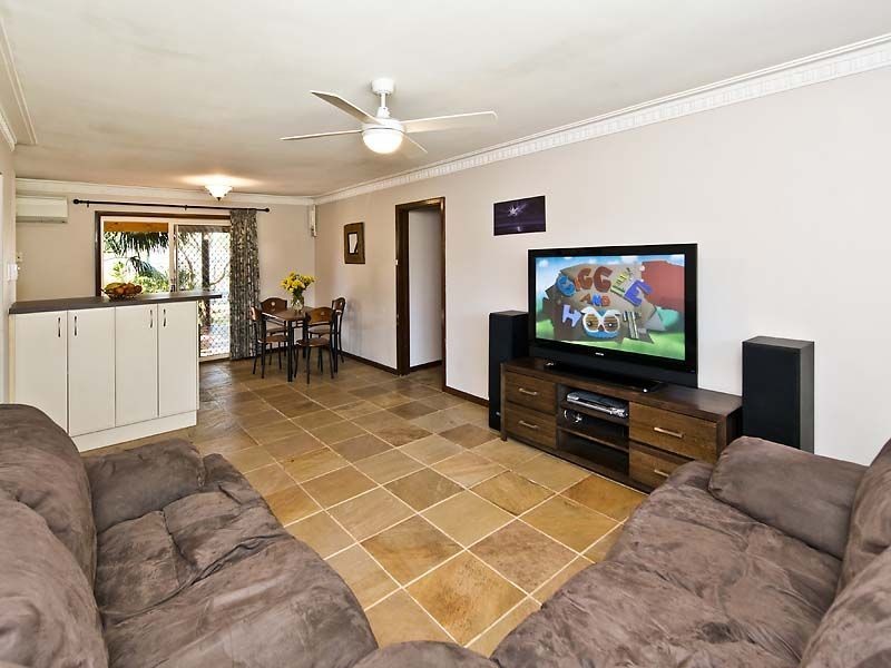 9 Balaka Way, Queens Park WA 6107