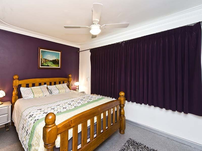 9 Balaka Way, Queens Park WA 6107