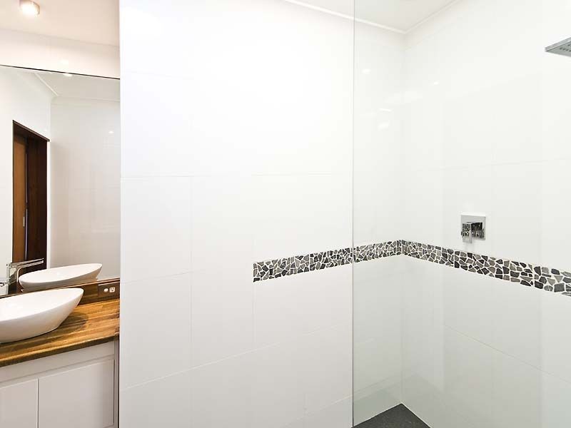 9 Balaka Way, Queens Park WA 6107