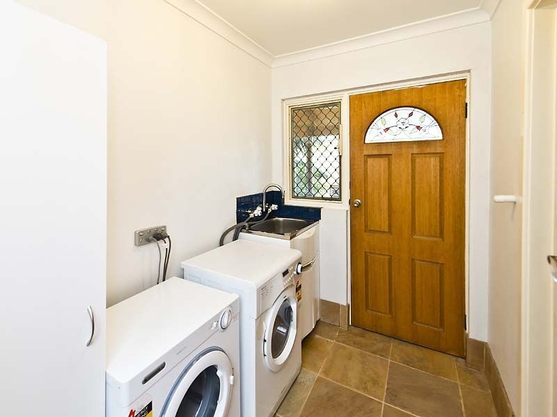 9 Balaka Way, Queens Park WA 6107