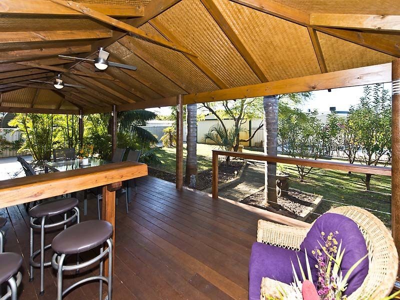 9 Balaka Way, Queens Park WA 6107