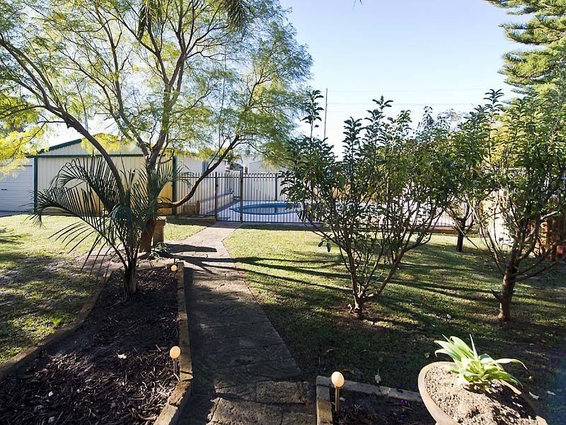 9 Balaka Way, Queens Park WA 6107