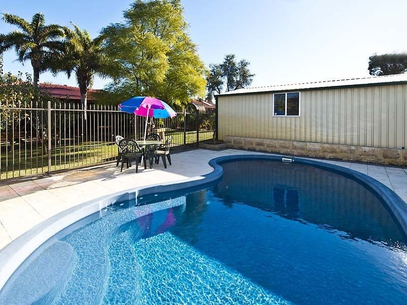 9 Balaka Way, Queens Park WA 6107